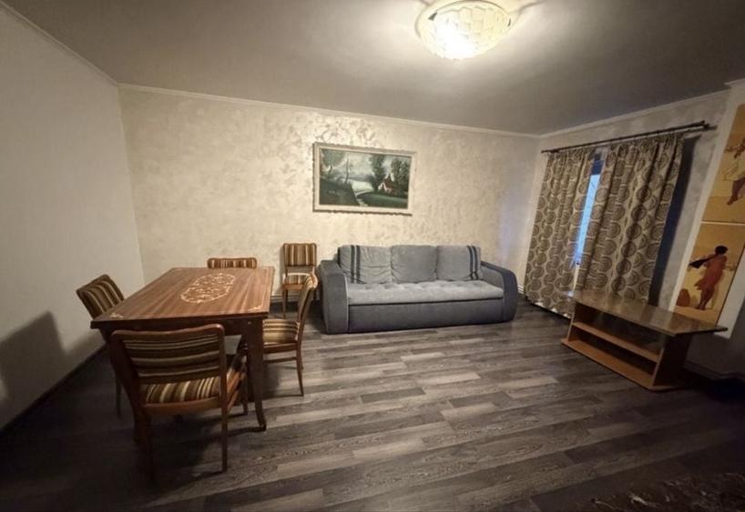 Apartament cu 4 camere decomandat în 1 Mai