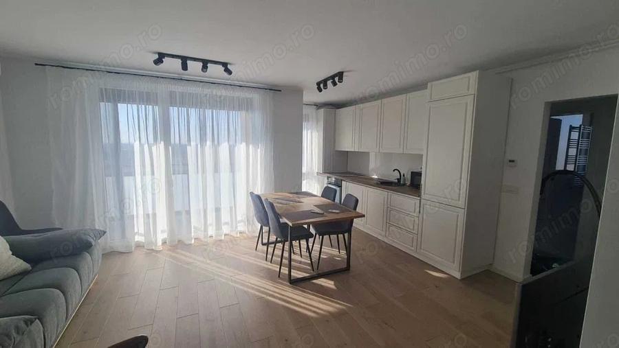 Apartament cu 3 camere semidecomandat în Soarelui