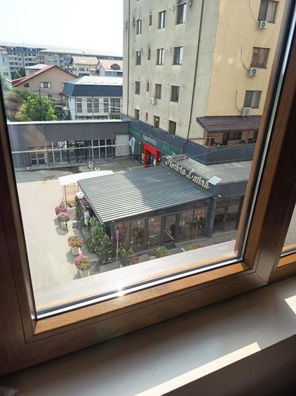 Apartament cu 3 camere decomandat în Ghencea