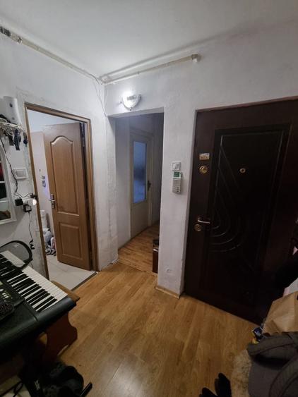 Apartament cu 3 camere decomandat în Drumul Carului