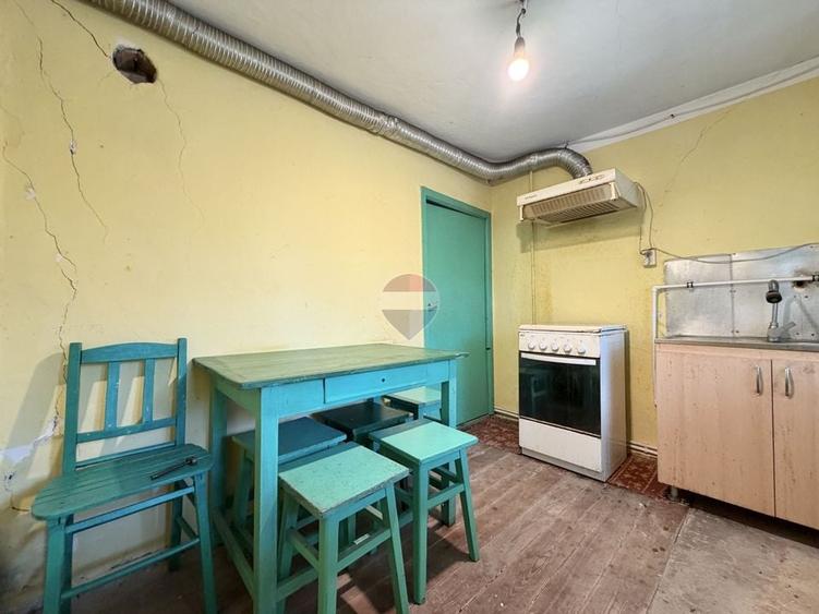 Casă cu 3 camere cu Teren 251 Mp în Andronache
