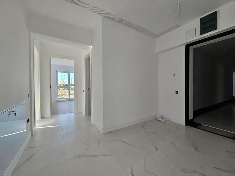 Apartament cu 3 camere decomandat în Titan