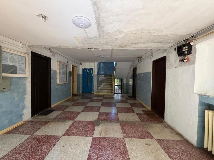 Apartament cu 3 camere semidecomandat în Titan