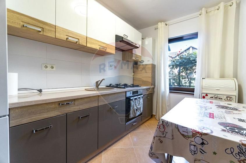 Apartament cu 2 camere decomandat în Tractorul