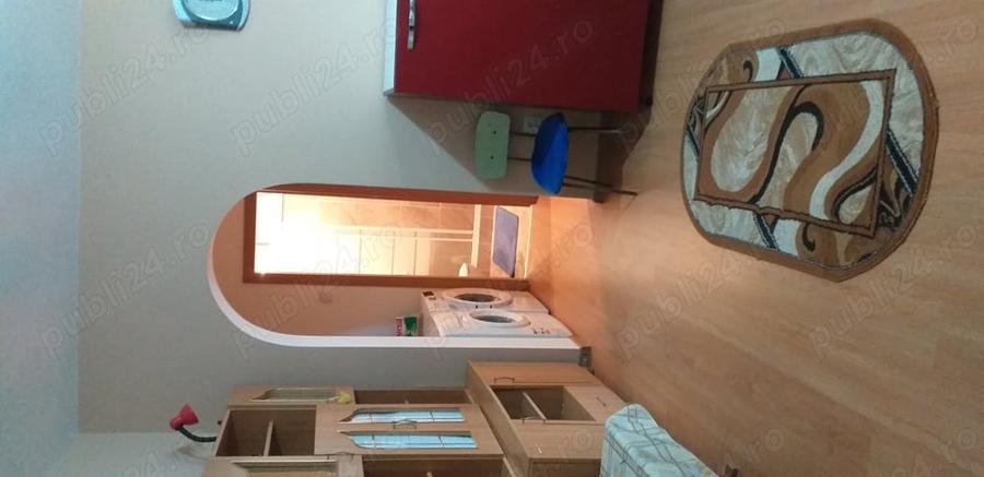 Apartament cu 3 camere semidecomandat în Simeria