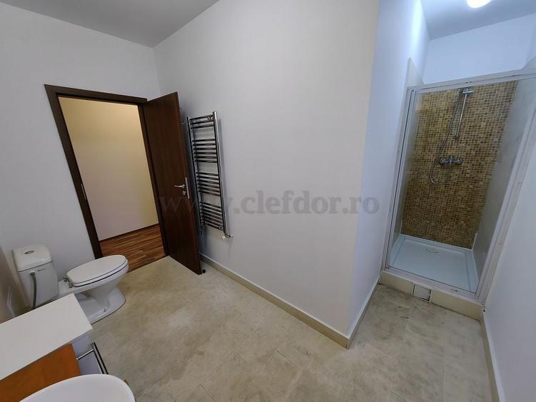 Apartament cu 4 camere decomandat, mobilat în Băneasa