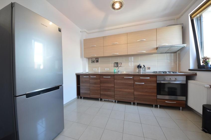 Apartament cu 3 camere semidecomandat în Șoseaua Nordului