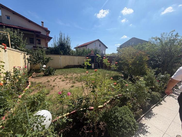 Casă cu 6 camere cu Teren 400 Mp în Fundeni
