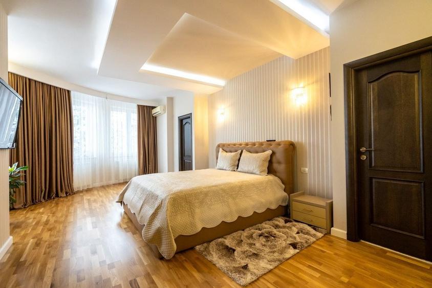 Casă individuală cu 9 camere cu Canalizare în Băneasa