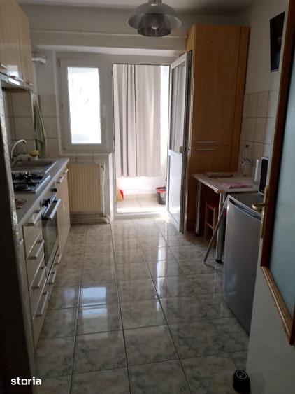 Apartament cu 3 camere decomandat în Obor