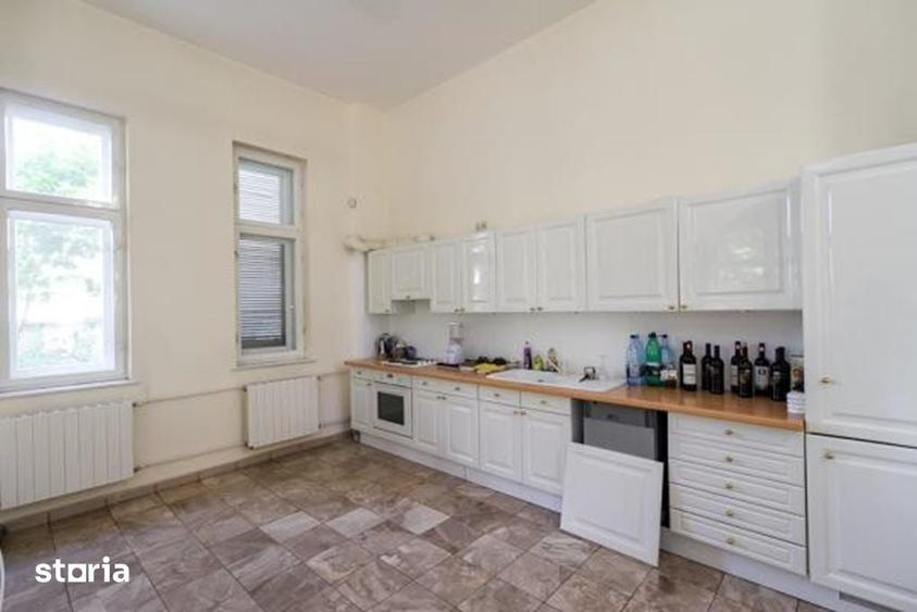 Casă cu 8 camere cu Teren 2651 Mp în Gruiu