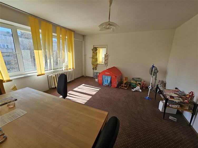 Apartament cu 3 camere semidecomandat, mobilat în Gheorgheni