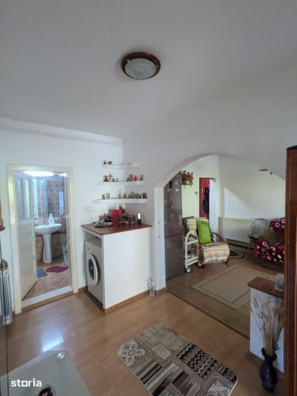 Casă cu 3 camere cu Teren 250 Mp în Central
