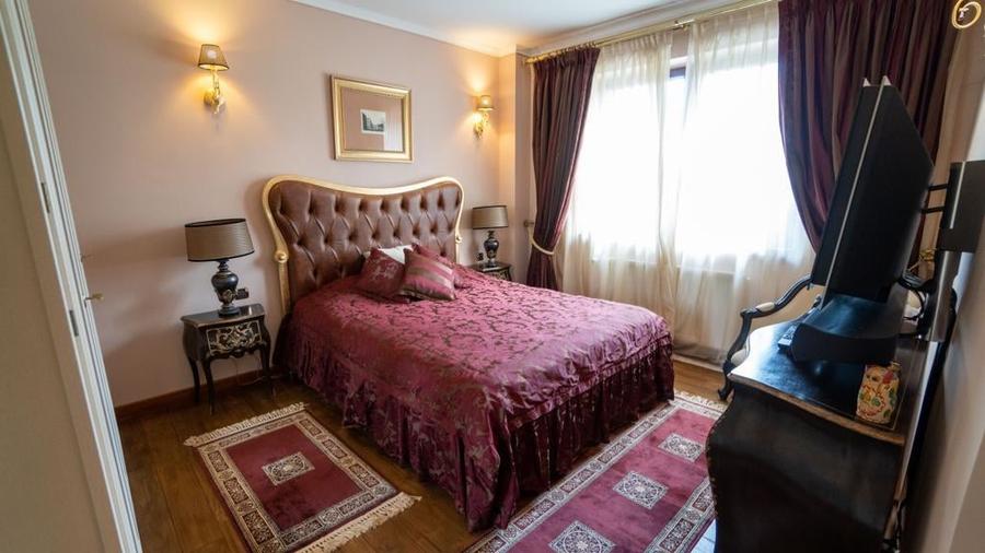 Apartament cu 4 camere decomandat în Clăbucet