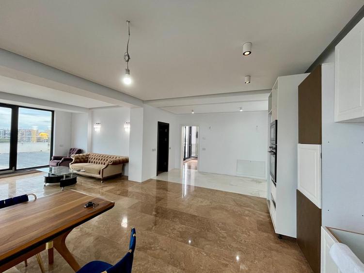 Penthouse cu 3 camere, mobilat în Tomis Plus