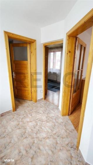 Casă cu 6 camere cu Teren 249 Mp în Rogerius