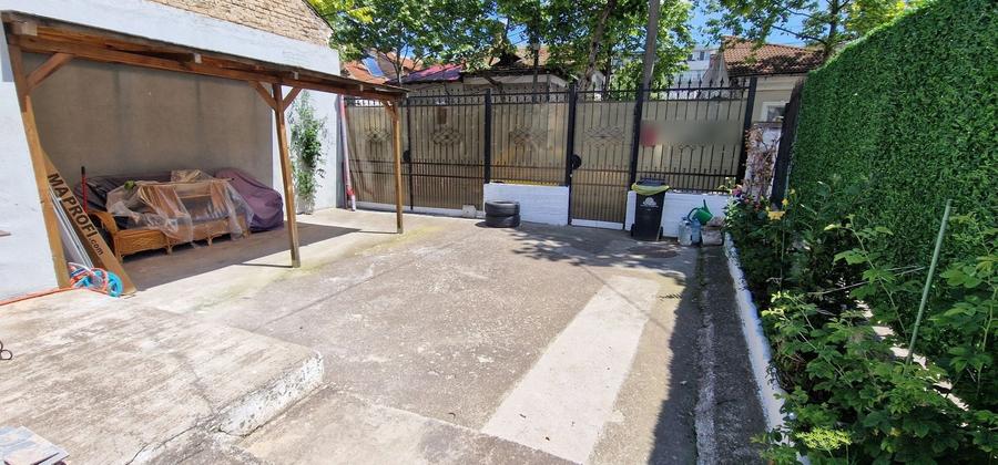 Casă individuală cu 3 camere cu Canalizare în Central