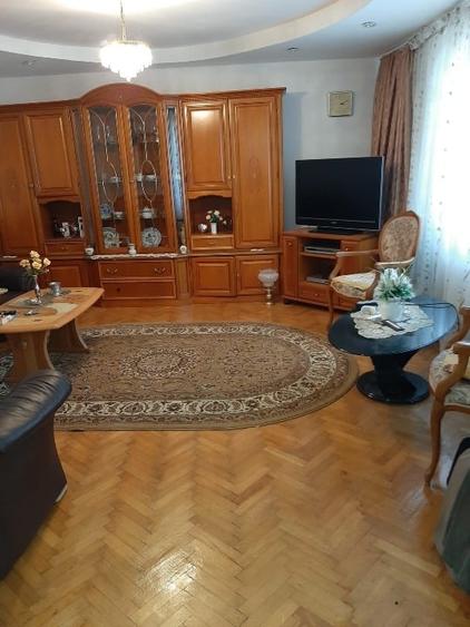 Casă individuală cu 5 camere cu Canalizare în Central