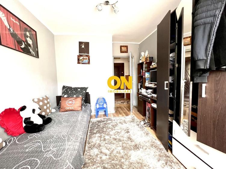 Apartament cu 4 camere decomandat, mobilat în Cetate