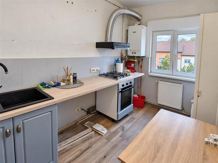 Apartament cu 2 camere decomandat, mobilat în Ștrand