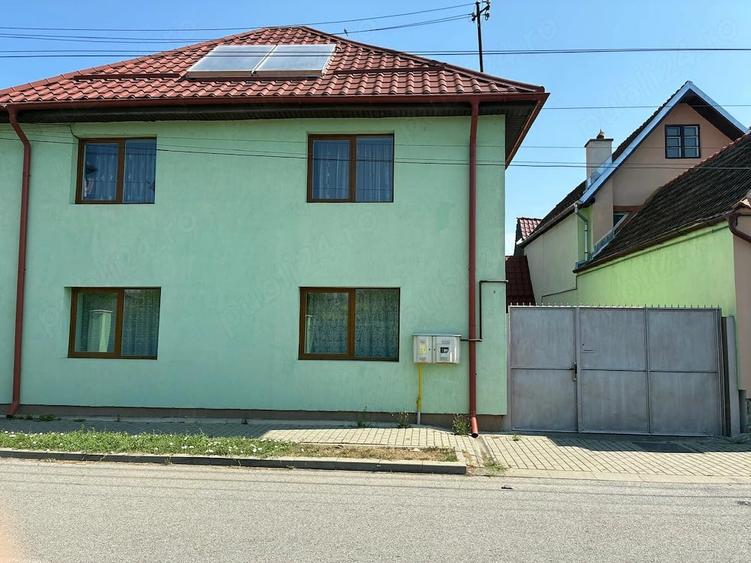 Casa 4 cam 2 bai 120mp P+E Avrig central curte 270 mp anexe renovata mobilata toate utilitatile - 2