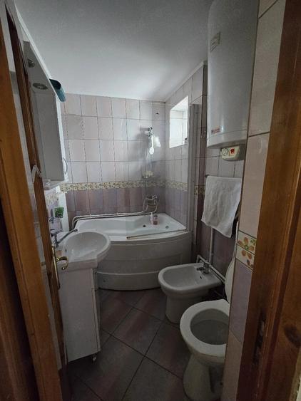 Apartament cu 4 camere decomandat în Central