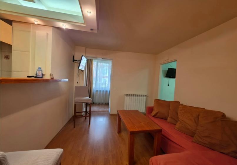 Apartament cu 3 camere semidecomandat în Central
