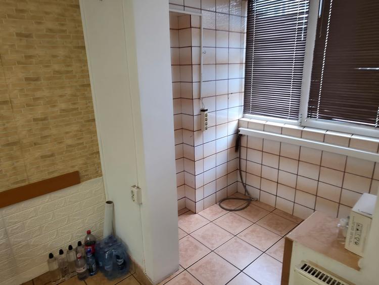 Apartament cu 3 camere semidecomandat, mobilat în Rahova