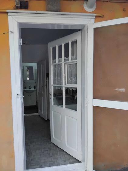 Inchiriez apartament cu o camera, baie si bucatarie utilate, curat proaspat zugravit, apartamentul e - 5