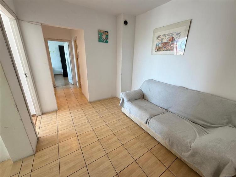 Apartament cu 2 camere decomandat în Podu Roș