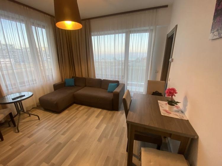 Apartament cu 2 camere semidecomandat, mobilat în Central
