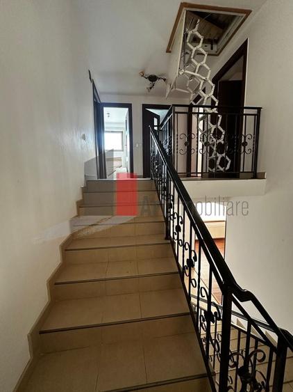 Casă individuală cu 5 camere cu Canalizare în Dudu