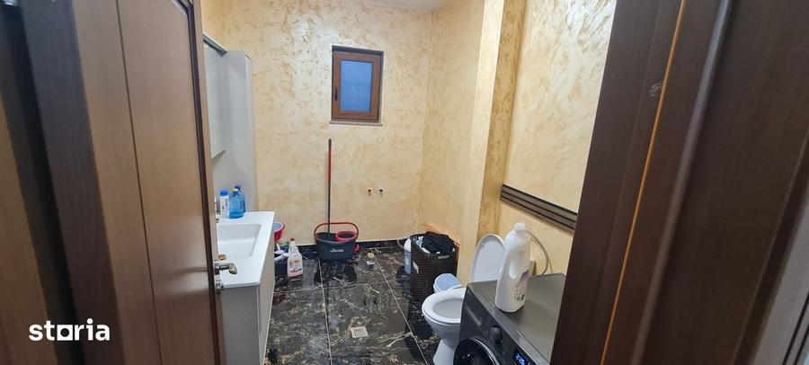 Casă cu 5 camere cu Teren 295 Mp în Central
