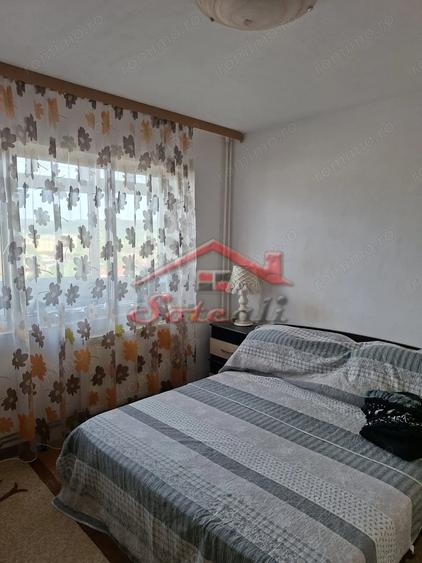 Apartament cu 3 camere decomandat în Cuza