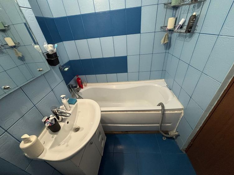 Apartament cu 3 camere decomandat, mobilat în Gorjului