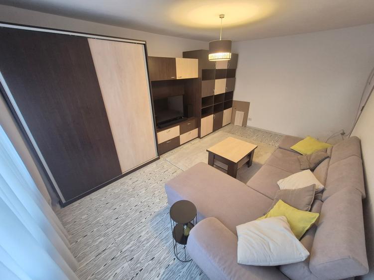 Apartament cu 2 camere decomandat în Girocului