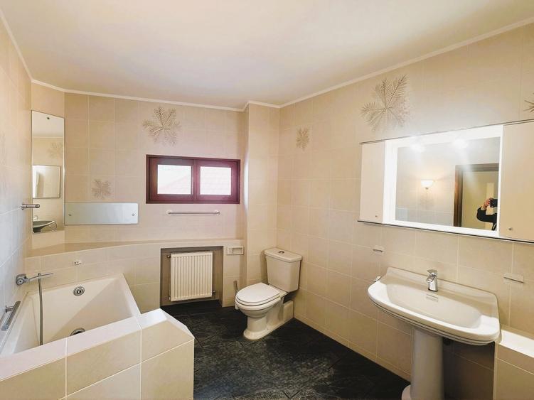 Apartament cu 3 camere decomandat, mobilat în Cotroceni