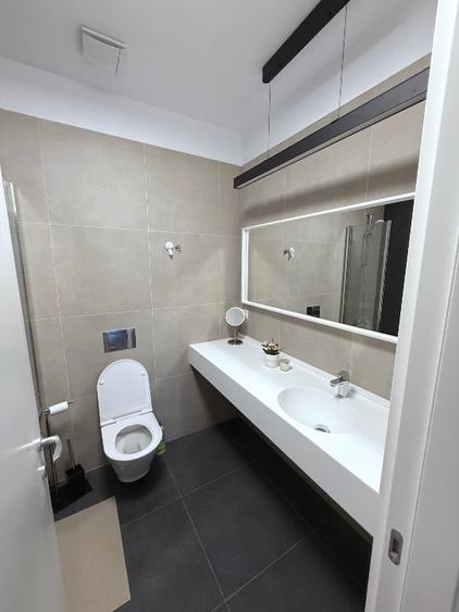 Apartament cu 3 camere semidecomandat în Nerva Traian