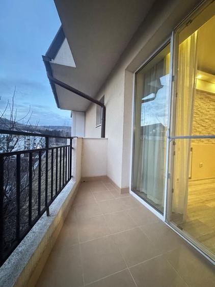Apartament cu 3 camere decomandat în Florești