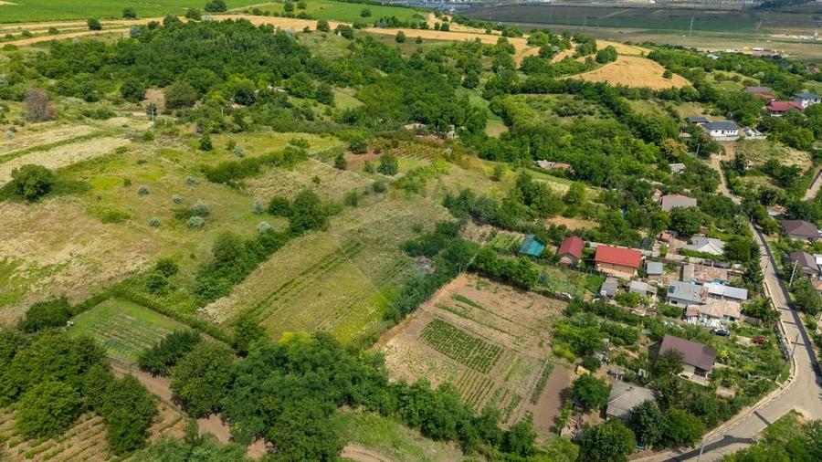 Teren Construcții intravilan de 8841 mp, în Uricani