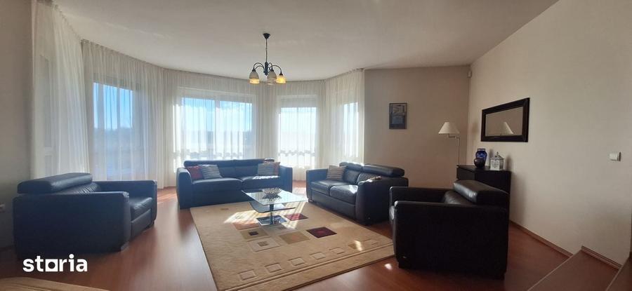 Casă cu 5 camere cu Teren 3100 Mp în Sud