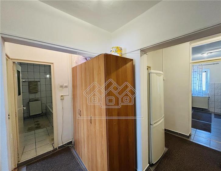 Apartament cu 3 camere decomandat în Terezian