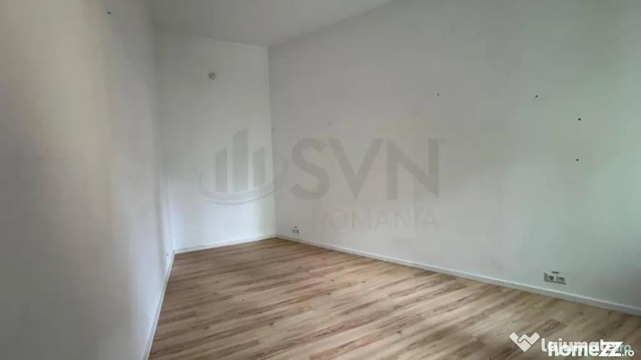 Casă cu 10 camere cu Teren 402 Mp în Lacul Tei