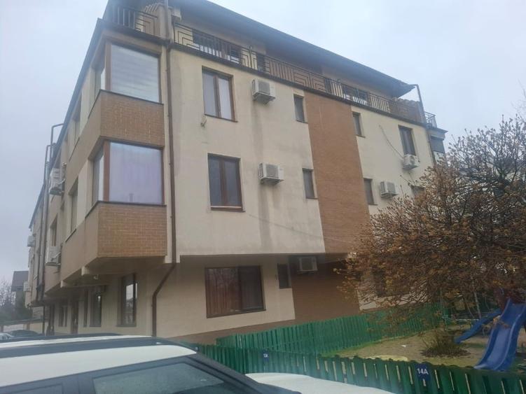 Apartament cu 3 camere decomandat, mobilat în Central