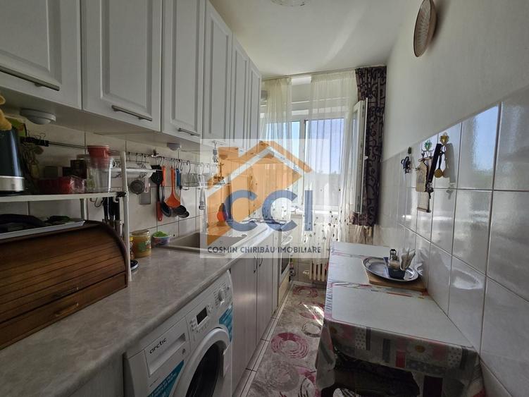 Apartament cu 2 camere nedecomandat, mobilat în Narcisa