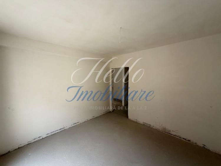 Apartament cu 3 camere semidecomandat în Florești
