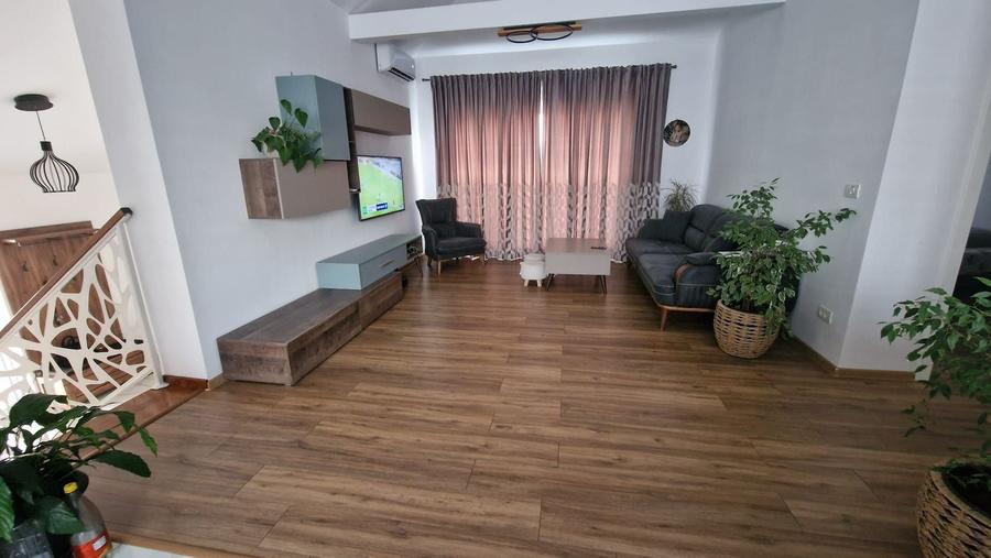Casă individuală cu 4 camere cu Canalizare în Săcălaz