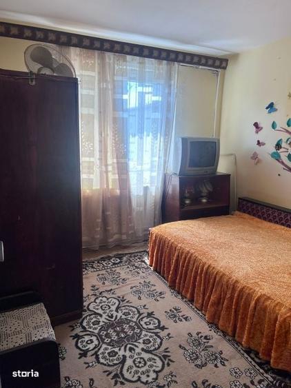 Apartament cu 2 camere semidecomandat în Craiovița Nouă — fotografia 3
