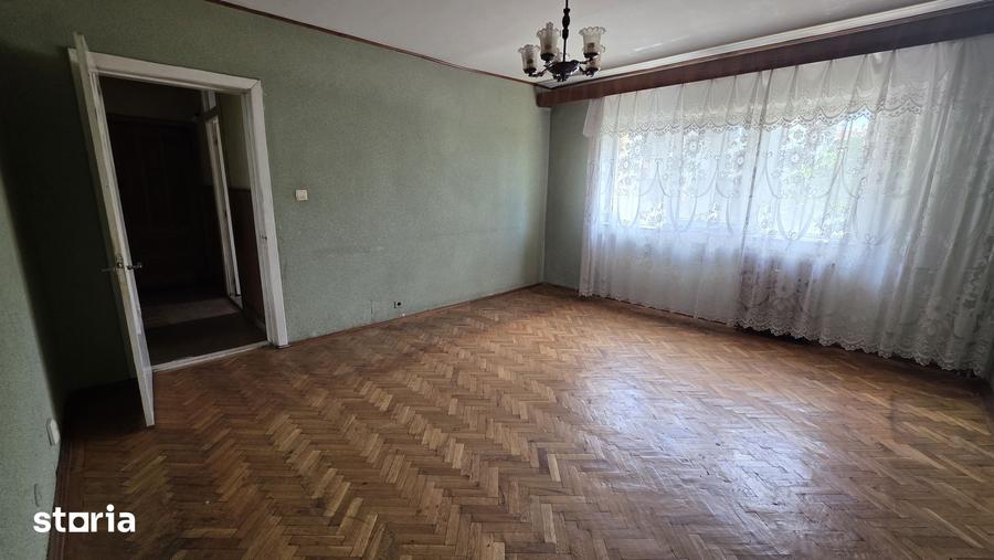 Apartament cu 3 camere decomandat în Traian