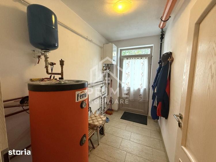 Casă cu 8 camere cu Teren 1200 Mp în Micești